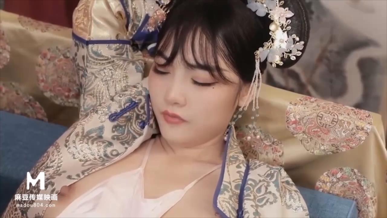 【SEX8.CC】麻豆传媒 陈可心.后宫争宠传.嫔妃私通.秘怀龙种.mp4_20230106_073541305.j.jpg