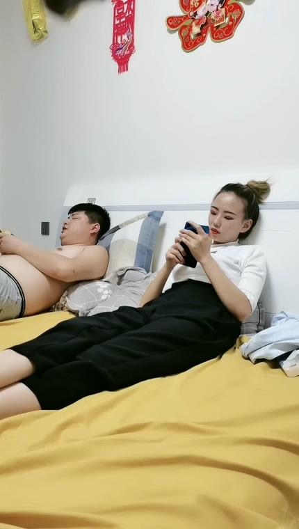 【国产小妹】00后的淫乱居家群P 精品小姐姐 苗条漂亮 貌美风骚 蜜桃臀后入佳品 场场赚.jpg