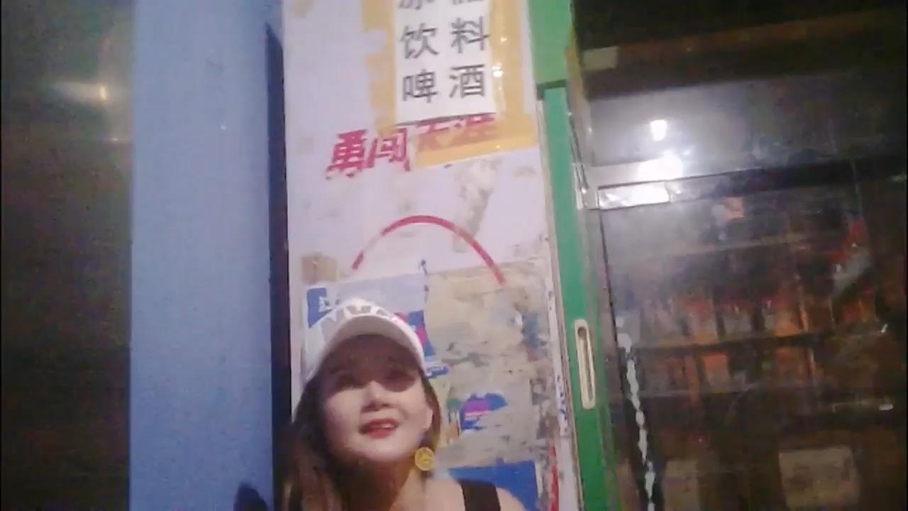 【极品探花】小哥穿越大街小巷，找到隐藏在城中村的便利店内一个快餐店，居然有个如此.jpg